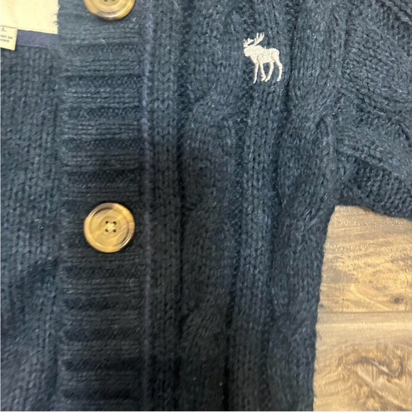 Abercrombie & Fitch Dark Blue Cable Knit Cardigan - Picture 2 of 3